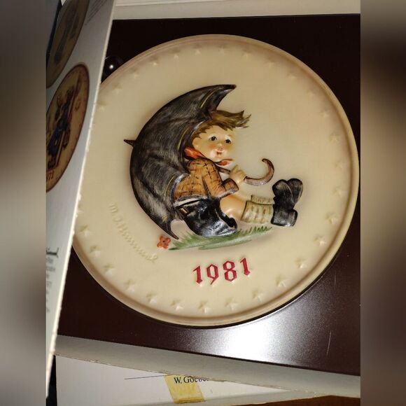Hummel Other - 🙂Hummel Goebel Annual Plate 1981 in Original Box